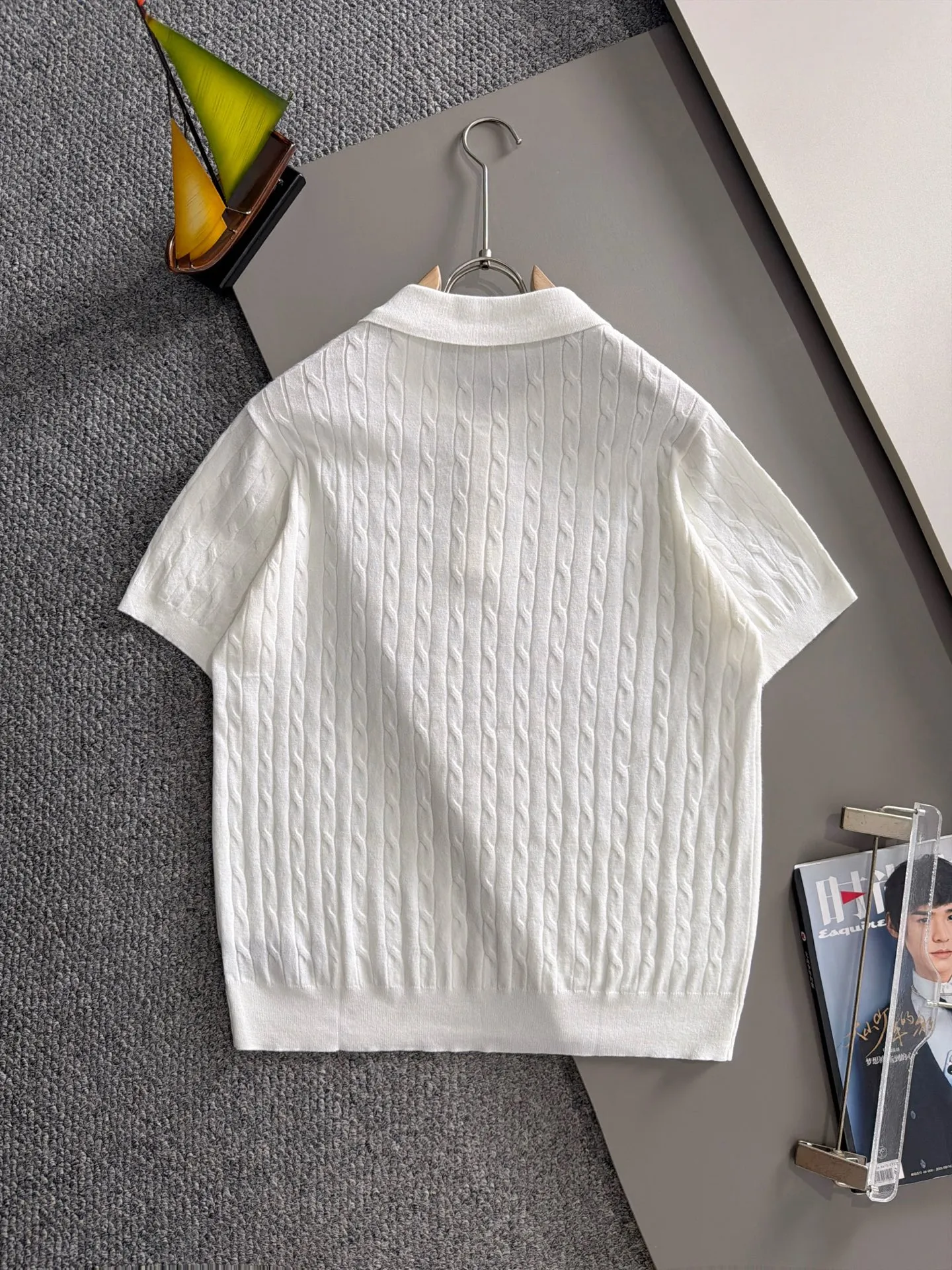 LP high quality Loro Piana 26ss New Arrival men's short-sleeved knitted T-shirt. Made of combed cotton yarn knitted cotton fabric, no pressure when entering and exiting the counter. Exclusive control of raw materials. It feels substantial when weighed, and the upper body is more textured than ordinary T-shirts. This texture can handle the weather easily and is suitable for both hot and cold! Loose fit design, looks noble. The only correct version is available Size: M to 3XL